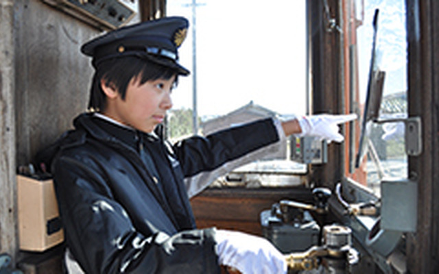 5月3日に開催される「こども電車体験教室」の様子。運転体験は子供のみとなる。