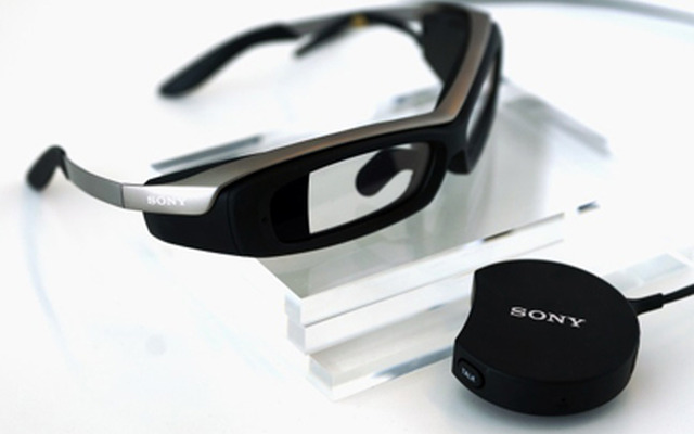 「SmartEyeglass」を開発者向けバージョンが3月27日に発売