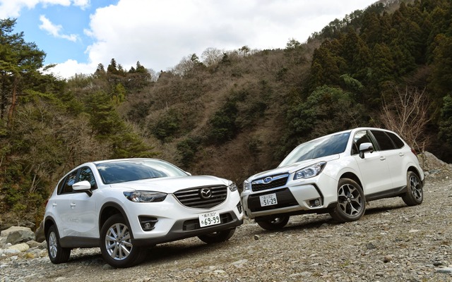 マツダ CX-5（左）とスバル フォレスター（右）