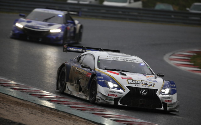優勝を飾った#37 RC F。