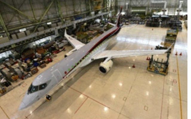 三菱航空機 MRJ