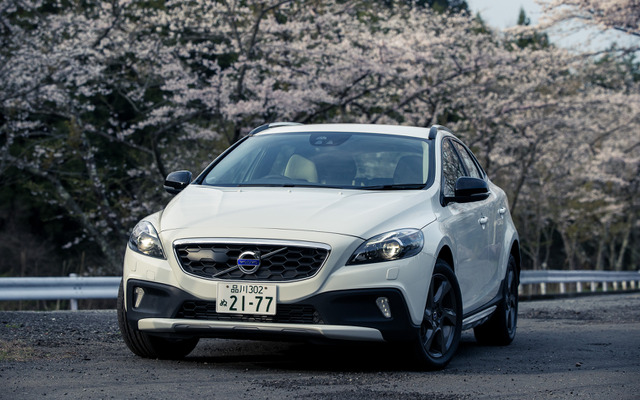 ボルボ V40 クロスカントリー T5 AWD