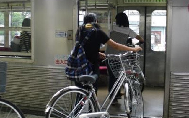 弘南鉄道のブログで公開された、自転車持込みの様子。今年は5月11日から11月30日まで大鰐線で「サイクルトレイン」が実施される。