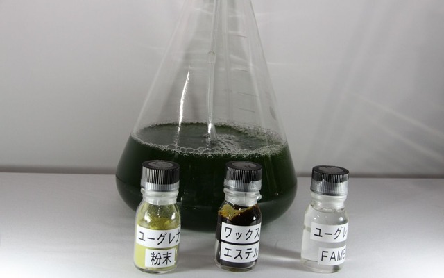 従来方式のバイオ燃料はFAMEを精製するが、次世代バイオ燃料は軽油と分子構造が同じ炭化水素として生成する