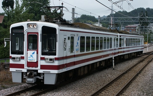 JR東日本と北越急行は「おいこっと」「ゆめぞら」に乗車するツアーを5月17日に実施する。写真は北越急行のHK100形100番台「ゆめぞら」。