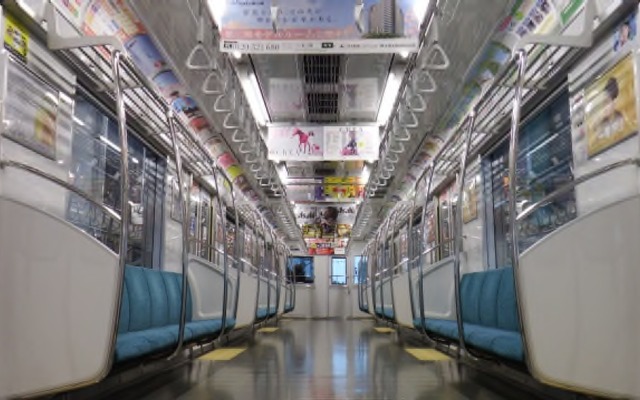 車内照明がLEDに切り替えられたTX車両。3月31日までに全て車両の車内照明がLED化された。