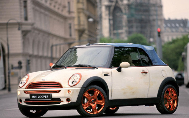 DIESELデザインのMINIのチャリティオークションが落札