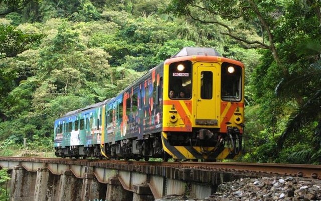 江ノ電と「乗車券交流」を行っている台湾の平渓線。江ノ電の使用済みフリー切符で利用することができる。