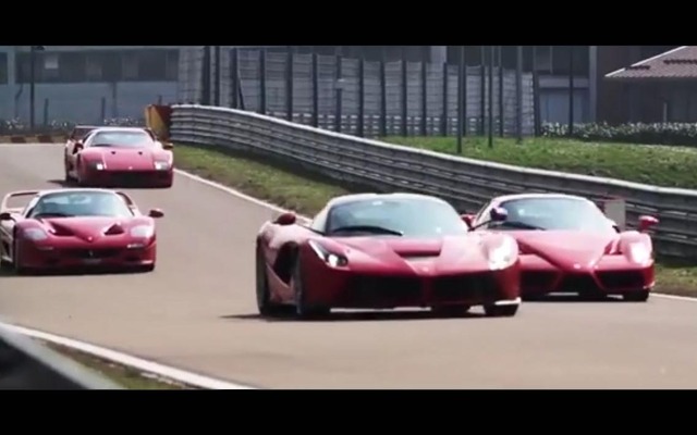 イタリア・フィオラノを疾走するラ・フェラーリ、エンツォ、F50、F40