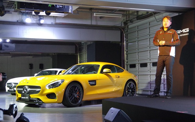 メルセデス AMG GTと、メルセデス・ベンツ日本の上野金太郎社長