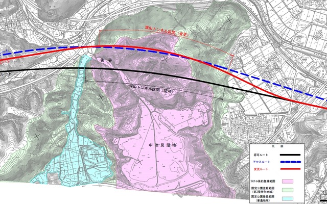 中池見湿地付近の北陸新幹線ルート。認可時のルート（黒）より約100m東側にずらし（赤）、湿地から遠ざける。