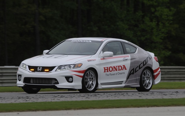 ホンダ アコード の2015年型インディ・セーフティカー