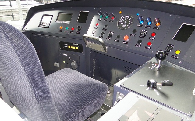 運転体験会は6月14日に行われる。写真は富山ライトレールTLR0600形電車の運転台。
