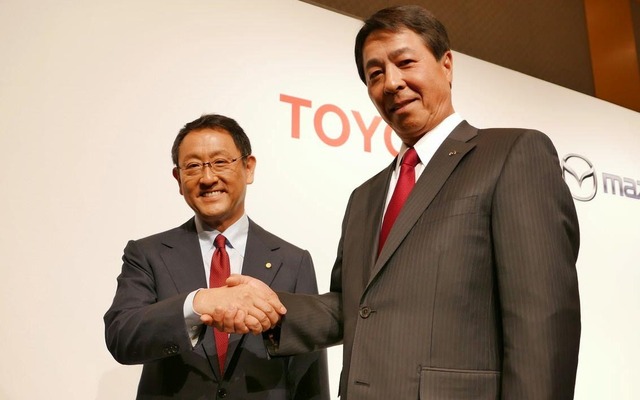 トヨタ豊田章男社長とマツダ小飼雅道社長