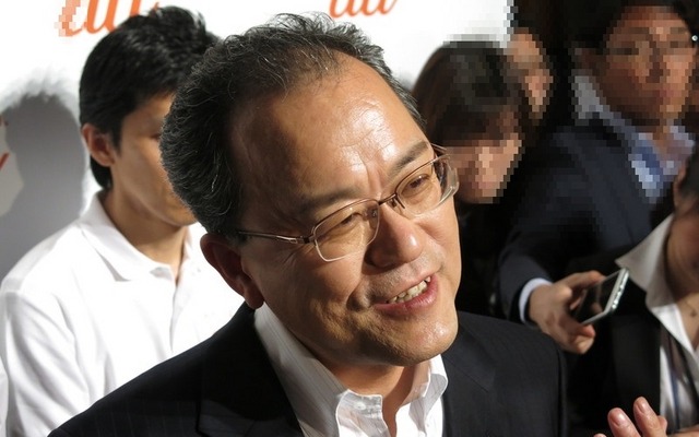 発表会後、囲み取材に応じた田中孝司社長