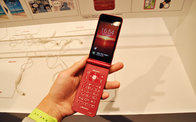 ドコモが夏モデルとした発表したAndroid搭載フィチャーフォン（ガラケー）