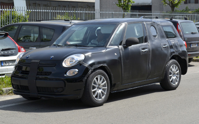 アルファロメオSUV スクープ写真