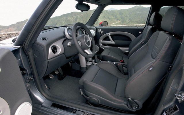 【写真蔵】限定2000台のバカッ速MINI …ギュイーンッ