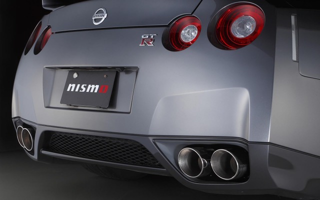 R35 GT-R 用スポーツチタンマフラー