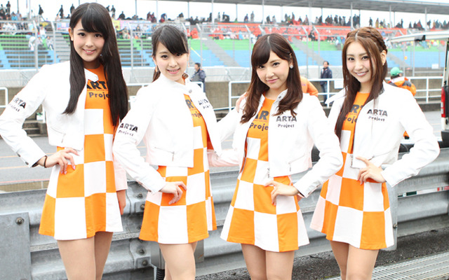 スーパーGT『ARTA GALS』葉月まりか・栗沢綾乃・田中梨乃・森脇亜紗紀
