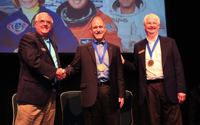 NASAの英雄4人、米宇宙飛行士殿堂入りを果たす（1）
