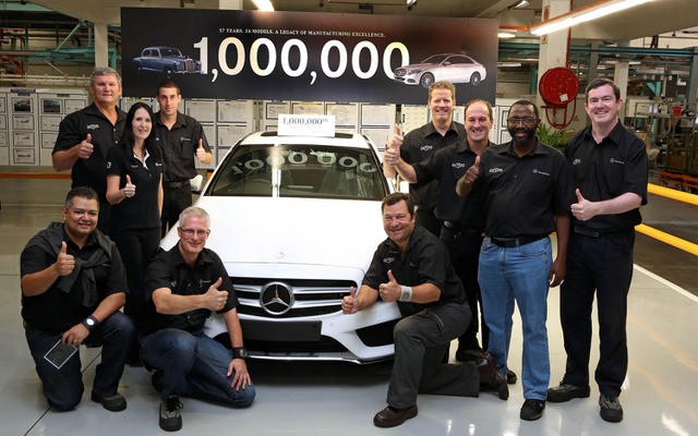 メルセデスベンツ の南アフリカ工場で乗用車の累計生産100万台目となったCクラス