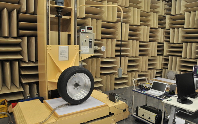 ブリヂストン 東京工場の技術センターにある「無響室」