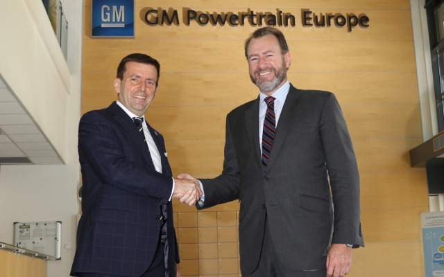イタリア・トリノのGMパワートレイン・ヨーロッパを訪問したGMのダン・アンマン社長