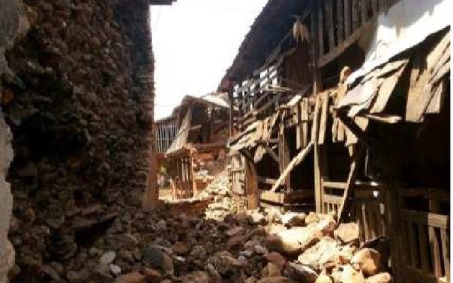 JALとコペルニクス・ジャパンがネパール地震の被災地にソーラーライトと浄水器を提供