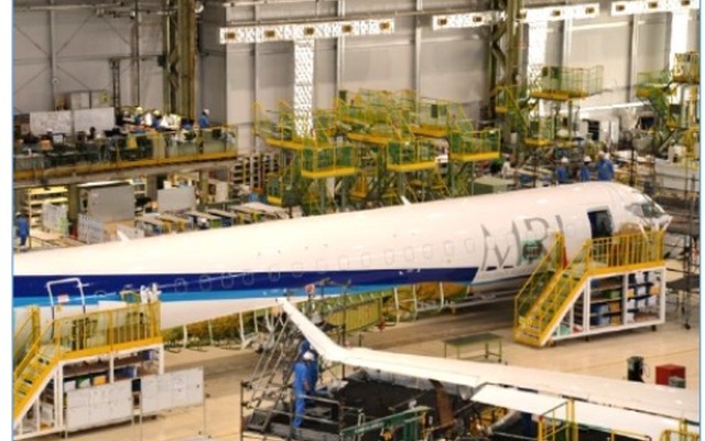 MRJ試験機5号機をANAカラーに塗装
