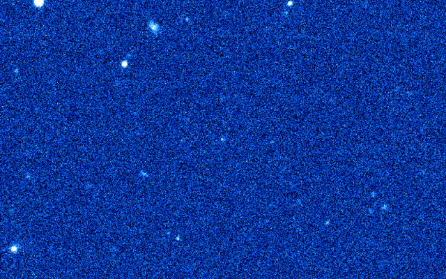 ハワイ現地時間2015年5月20日午前4時23分撮影の画像。中心に写っている点が小惑星（162173）1999 JU3 で、周囲には銀河や恒星がいくつも写っている。