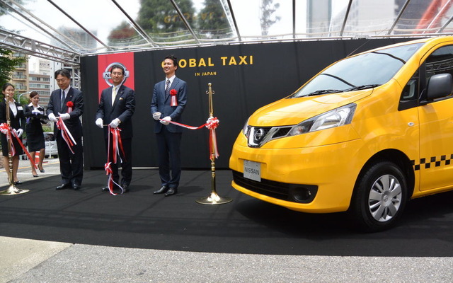 日産自動車 NV200タクシー 出発式