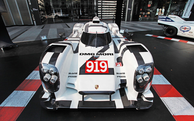 ポルシェ 919 ハイブリッドの実物大スケールモデル