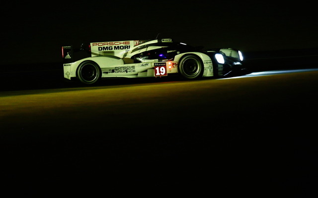 15時間が経過し、いよいよ夜明けを迎える2015ルマン24時間