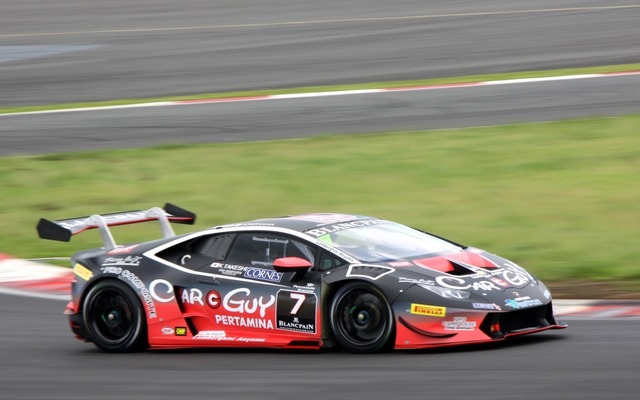 ランボルギーニウラカン LP 620-2スーパートロフェオ