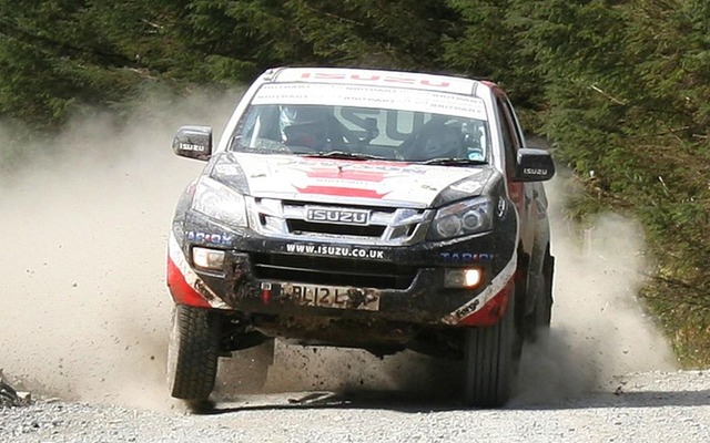 いすゞ D-Max のラリーカー