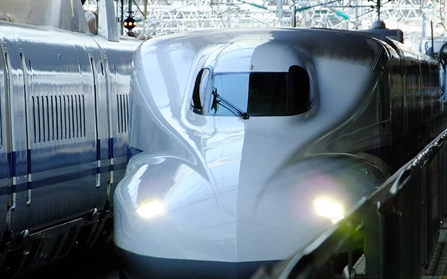 JR東海はSiCを適用した新幹線用の駆動システムを開発。今後、東海道新幹線への導入が検討される。