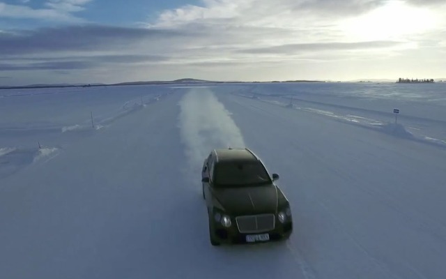 ベントレー ベンテイガの開発プロトタイプ車（動画スクリーンショット）
