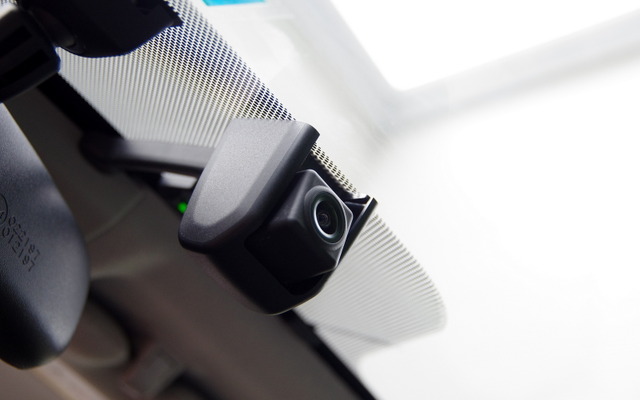 カメラユニットは2.7型のCMOSセンサーを採用