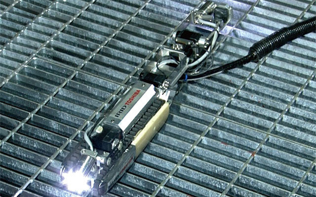 原子炉格納容器内部調査ロボット（配管内走行時形状）