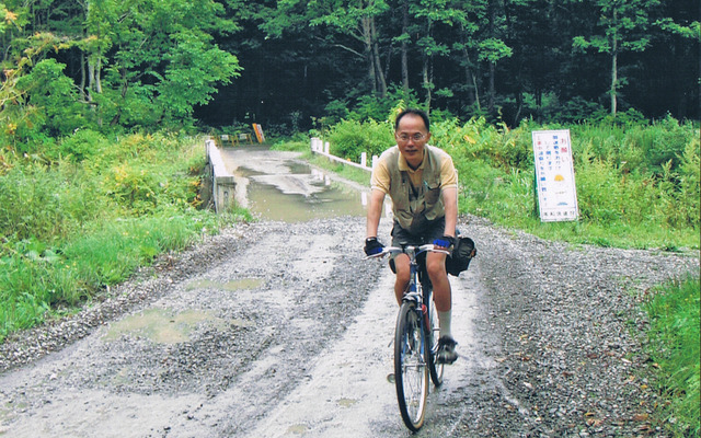 2008年にクラブの行事で信州をツーリングしたときのワンカット。ノーヘルの証拠写真だ