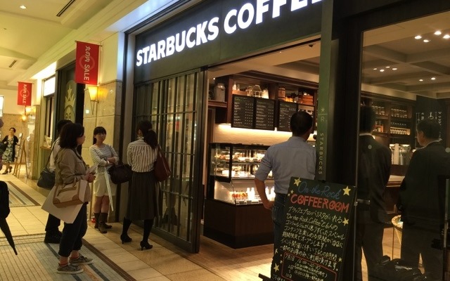 スタバがアイスコーヒーの楽しみ方を伝授！期間限定「On-the-Rock Coffee Room」丸ビル店にオープン