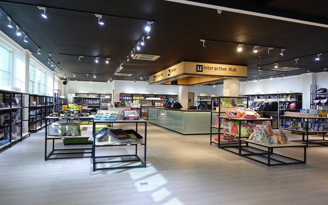 オートバックス A.R.ハキム店（店内売り場）