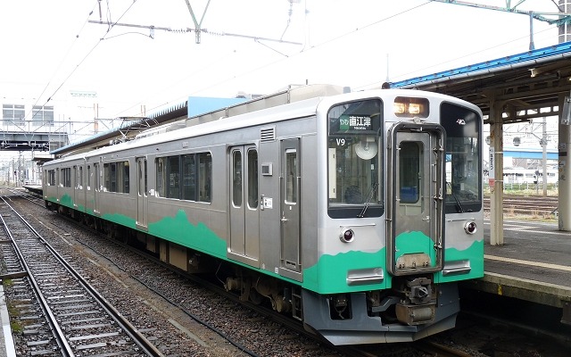 えちごトキめき鉄道全線としなの鉄道北しなの線が利用できるフリー切符が発売される。写真はえちごトキめき鉄道妙高はねうまラインの列車。