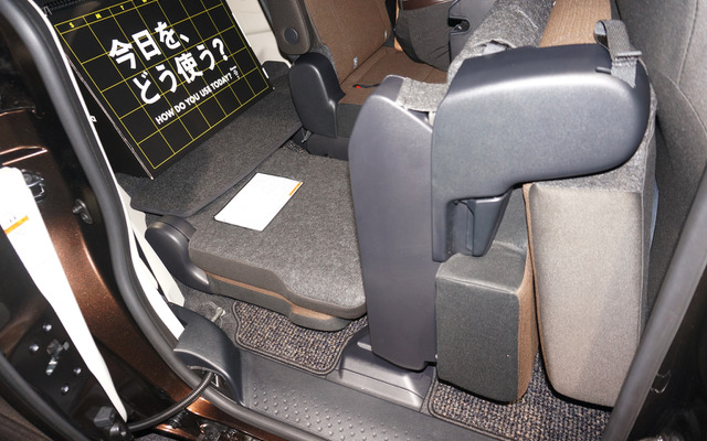 新型シエンタ タンブルシート