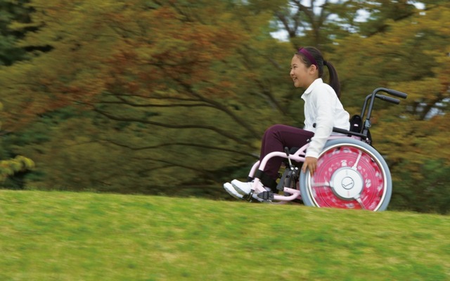 ヤマハ発動機 子ども向け車いす用電動アシストユニット「JWX-2」（20インチ仕様）