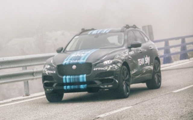 ジャガーF-PACEの開発プロトタイプ車両