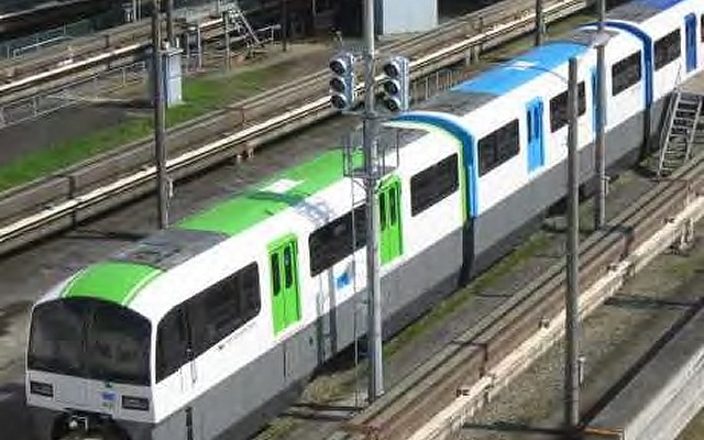 2000形のリニューアル車。7月18日から運行を開始する。