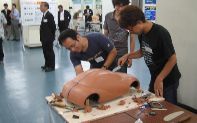 クレイモデルエキシビジョン2006…デザインの現場を学生が体験