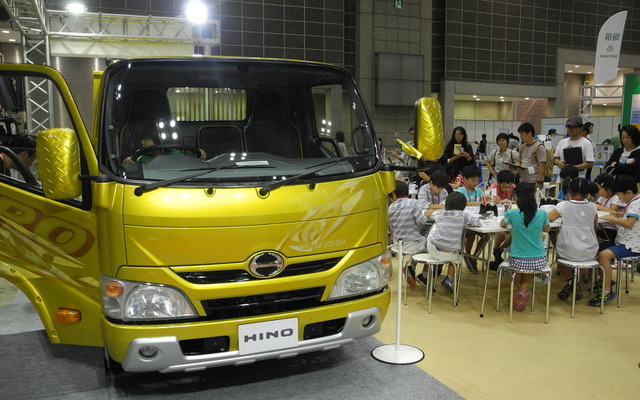 日野自動車のブースの様子